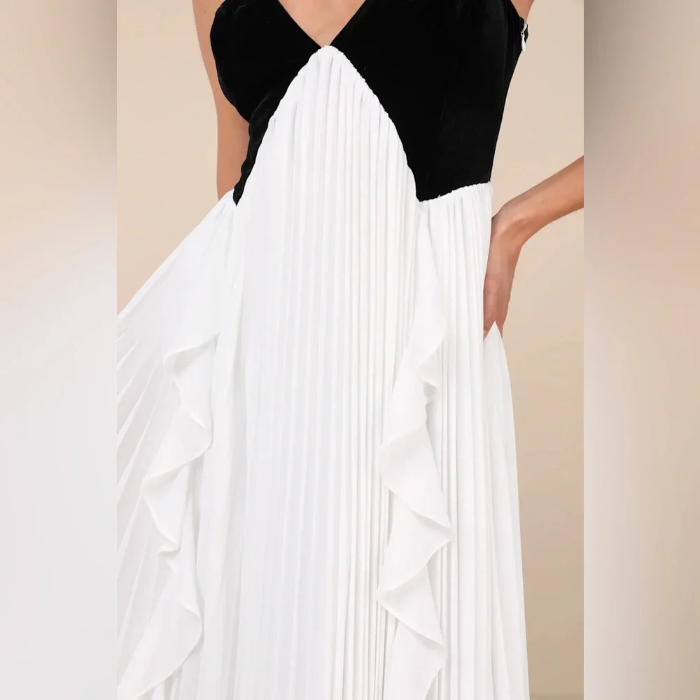 NEW Black and White Pleated Backless Maxi Dress - Picture 4 of 5